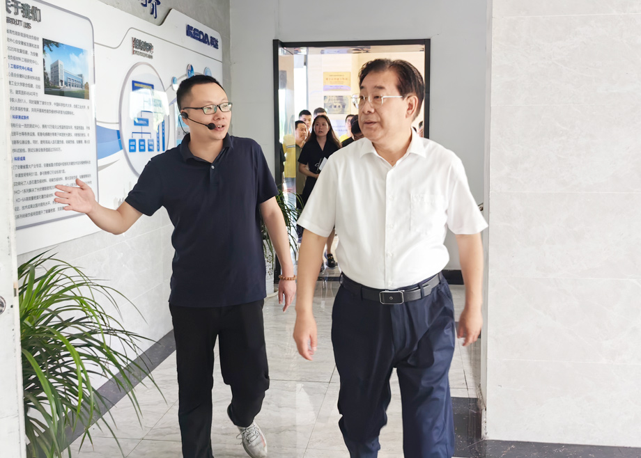 馬鞍山市委書記袁方及市長葛斌分別蒞臨安徽科達新材料、安徽科達機電考察調(diào)研