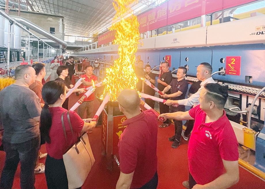 追“智”逐“綠”！力泰陶機又一高效智能仿古磚整線點火